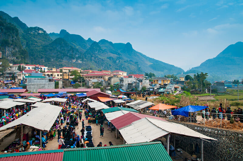 Best Ha Giang Loop Tours: How to Pick the Right One 6 An Unique Experience At The Sunday Market in Ha Giang