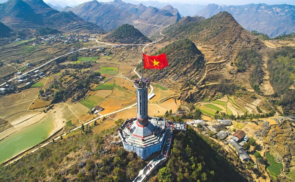 Ha Giang Cao Bang Discovery: lung cu flag tower