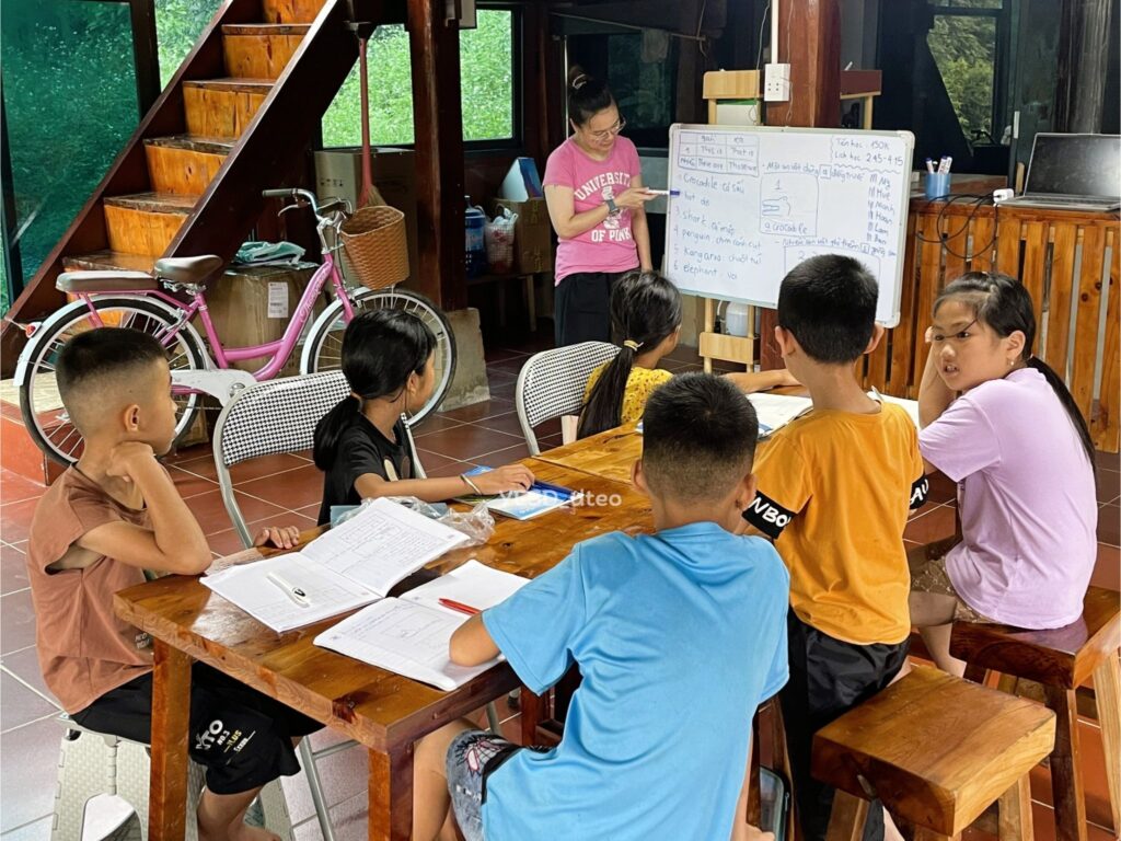 Discovering Responsible Tourism in Volunteering for Kids English Lesson