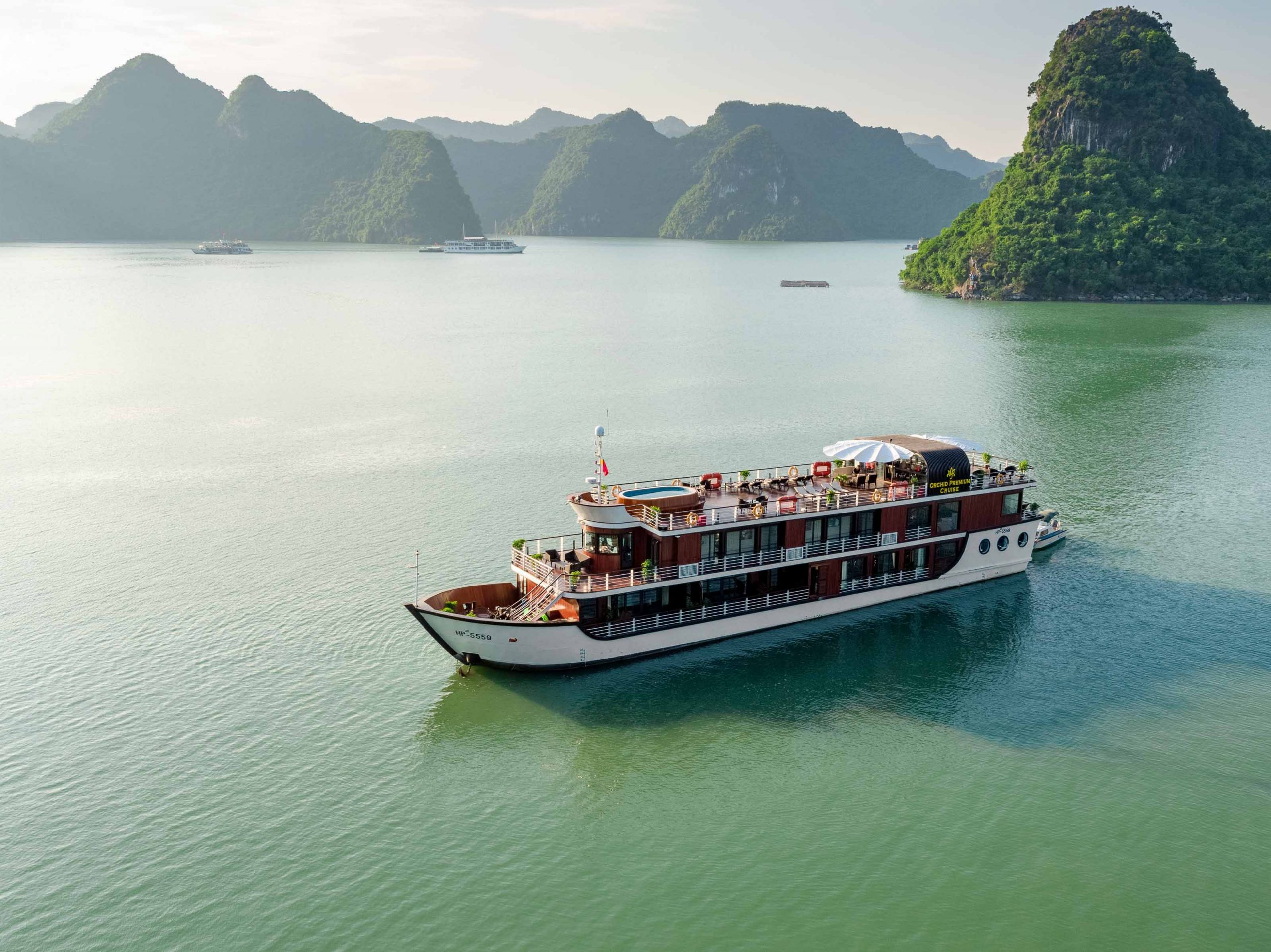 Luxury Cruise in Ha Long Bay Vietnam