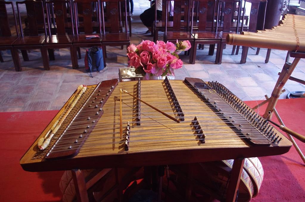 Dan Tam Thap Luc (Hammered Dulcimer)