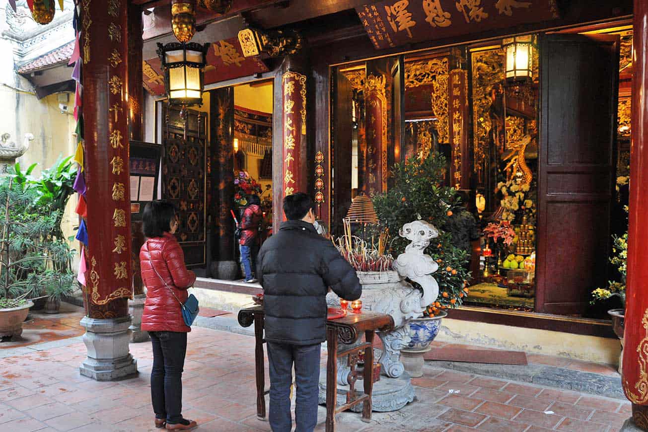 Bach Ma temple: Temple in Hanoi, Vietnam