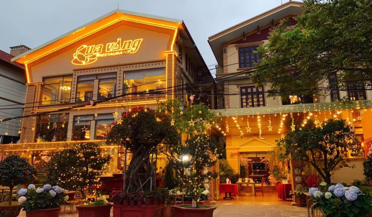 Restaurant in Ha Long Bay, Vietnam