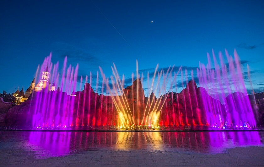 Ha Long Bay nightlife: Water music