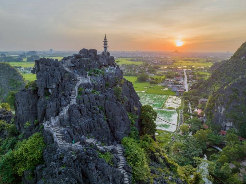 Ngoa Long mountain in Ninh Binh