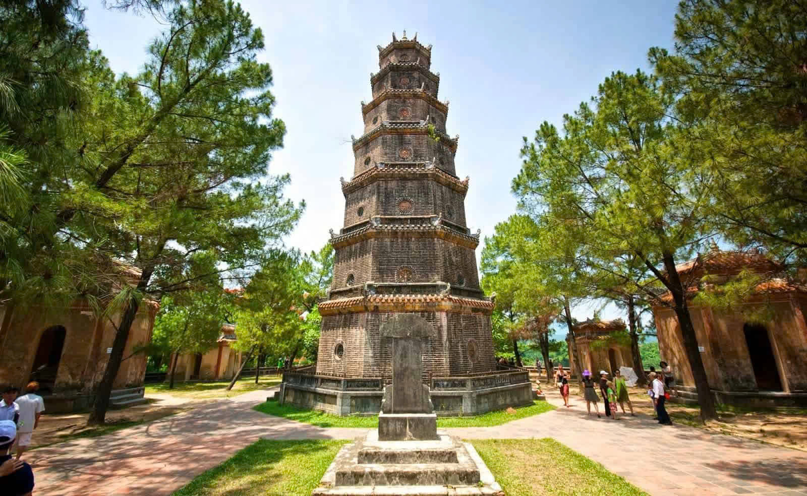 Thien Mu Pagoda: historical building in vietnam 