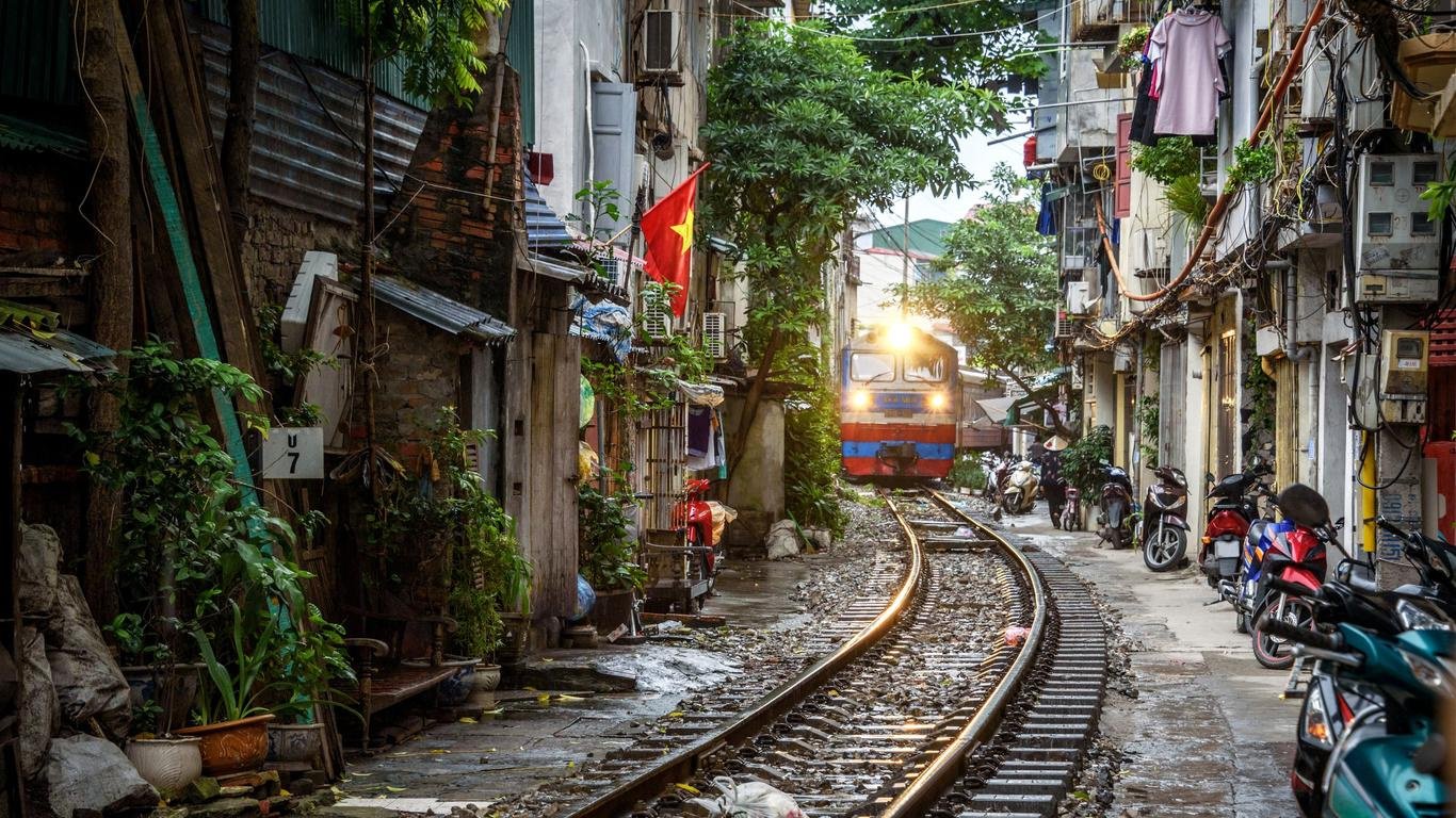 hanoi train street