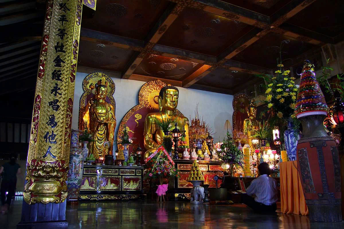 Temples in Ho Chi Minh City, Vietnam: Vinh Nghiem Pagoda