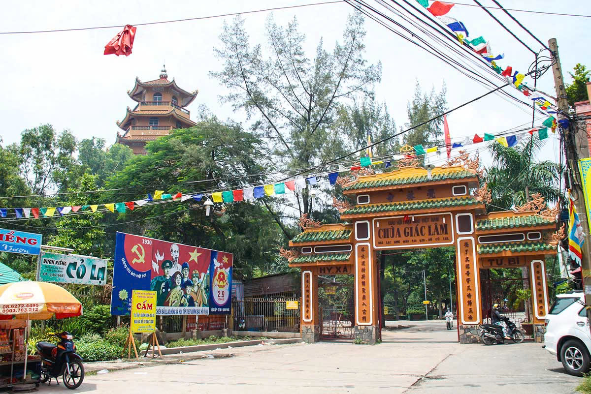 Temples in Ho Chi Minh City: Giac Lam Pagoda