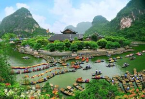 Ninh Binh vs Halong Bay: Which is the Better Itinerary?