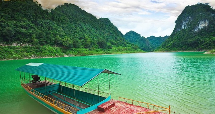 Thang Hen Lake