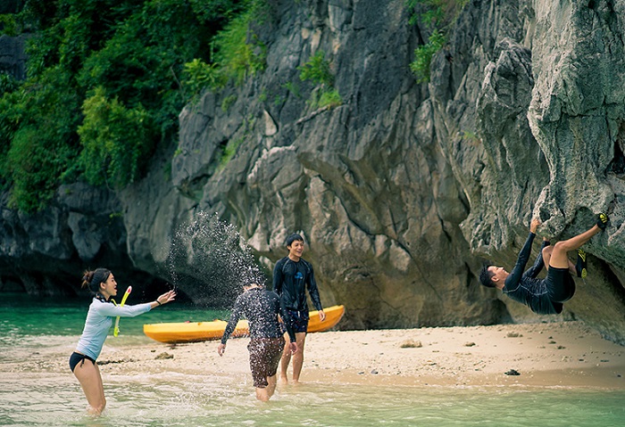 Ba Trai Dao: The Most Beautiful Beach in Lan Ha Bay Ba Trai Dao: The Most Beautiful Beach in Lan Ha Bay