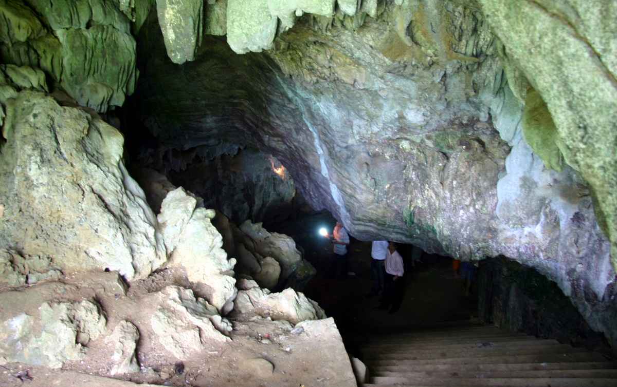 Trung Trang Cave: Discover the Most Impressive Cave in the Cat Ba Island