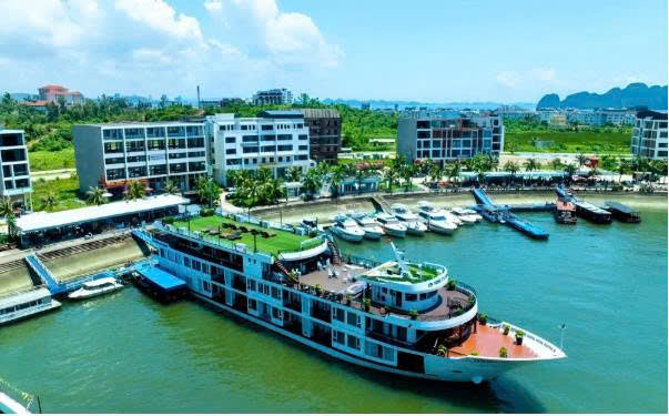 Cat Ba Cruise: Top Routes, Activities & Travel Guide Cat Ba Cruise: Top Routes, Activities & Travel Guide