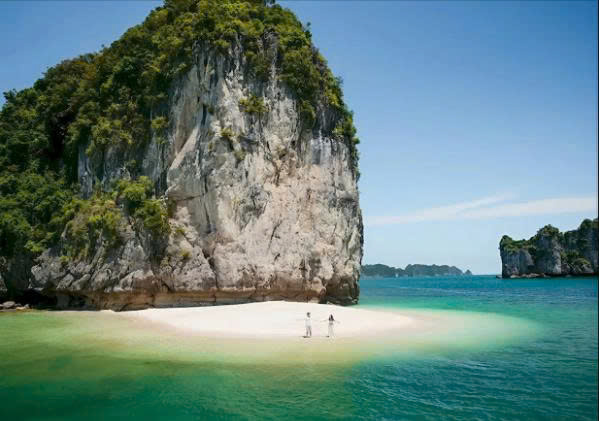 Ba Trai Dao: The Most Beautiful Beach in Lan Ha Bay Ba Trai Dao: The Most Beautiful Beach in Lan Ha Bay