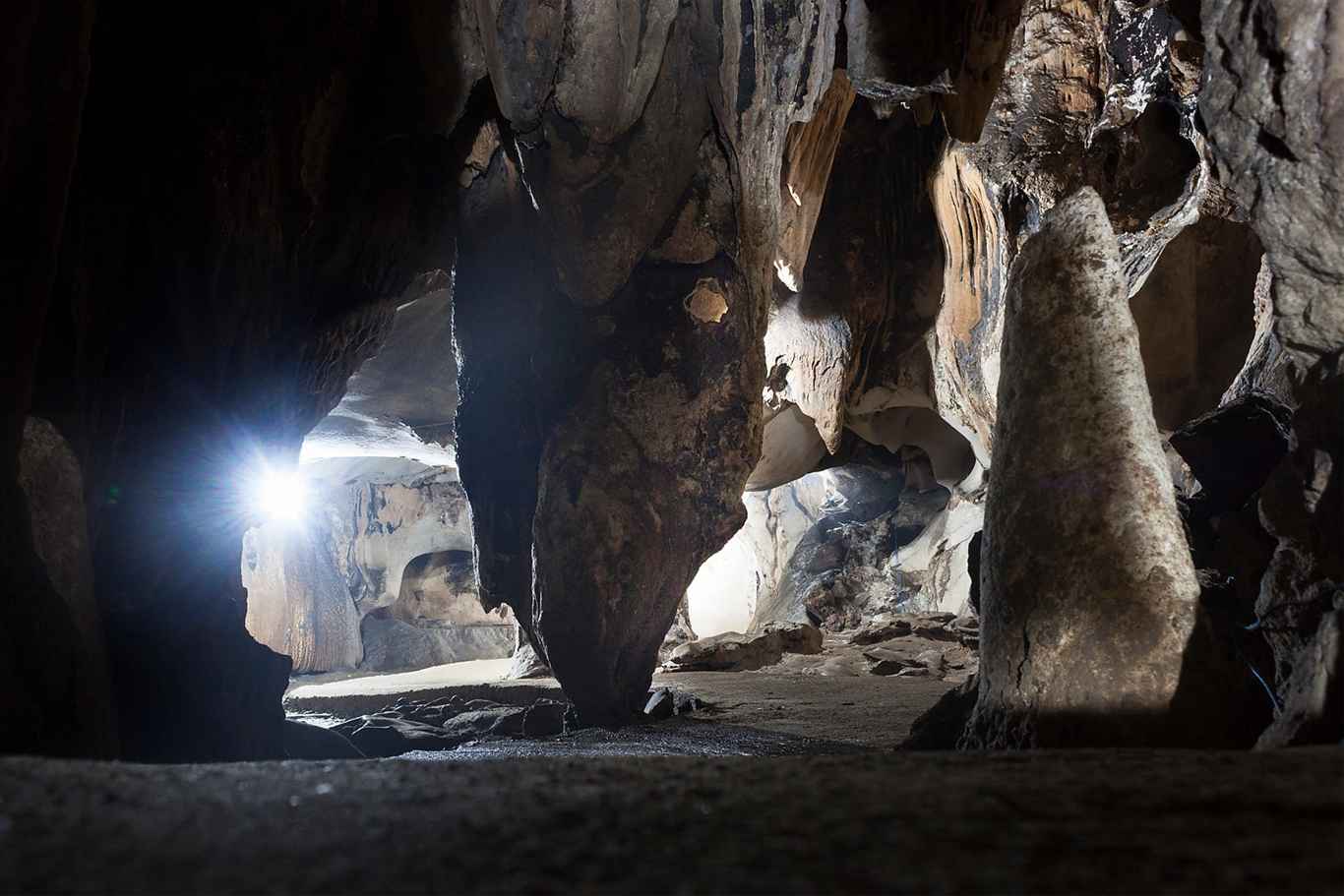 Trung Trang Cave: Discover the Most Impressive Cave in the Cat Ba Island