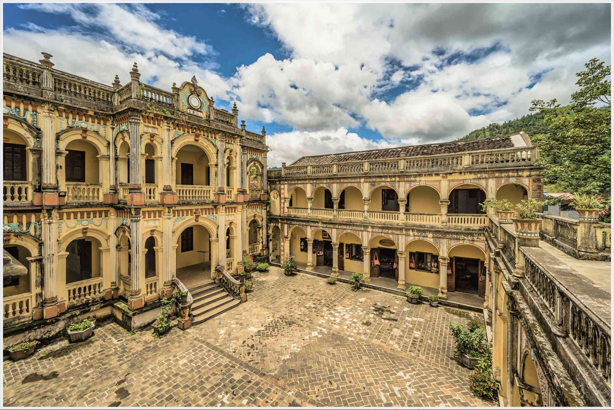 Hoang A Tuong Palace