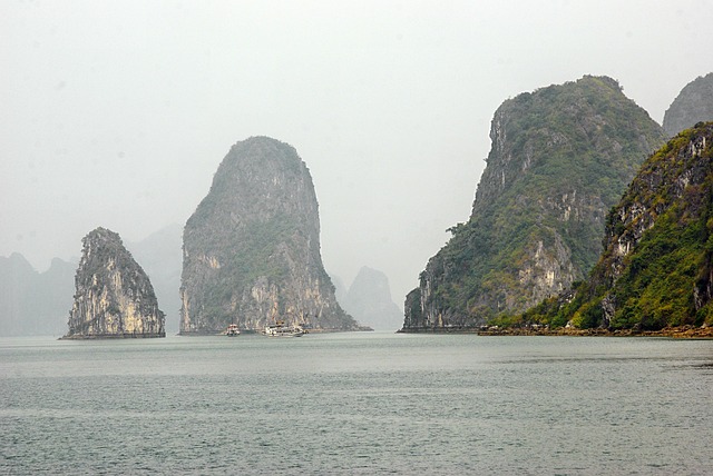 bai tu long bay 2 days sail away