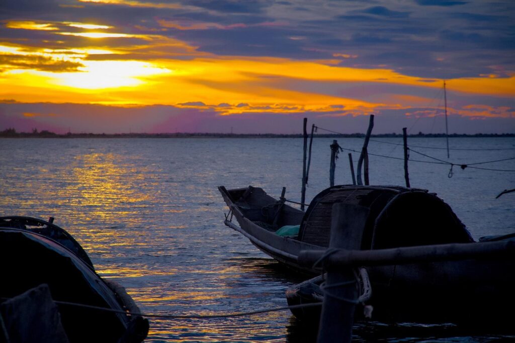 an authentic hue day tour featured image