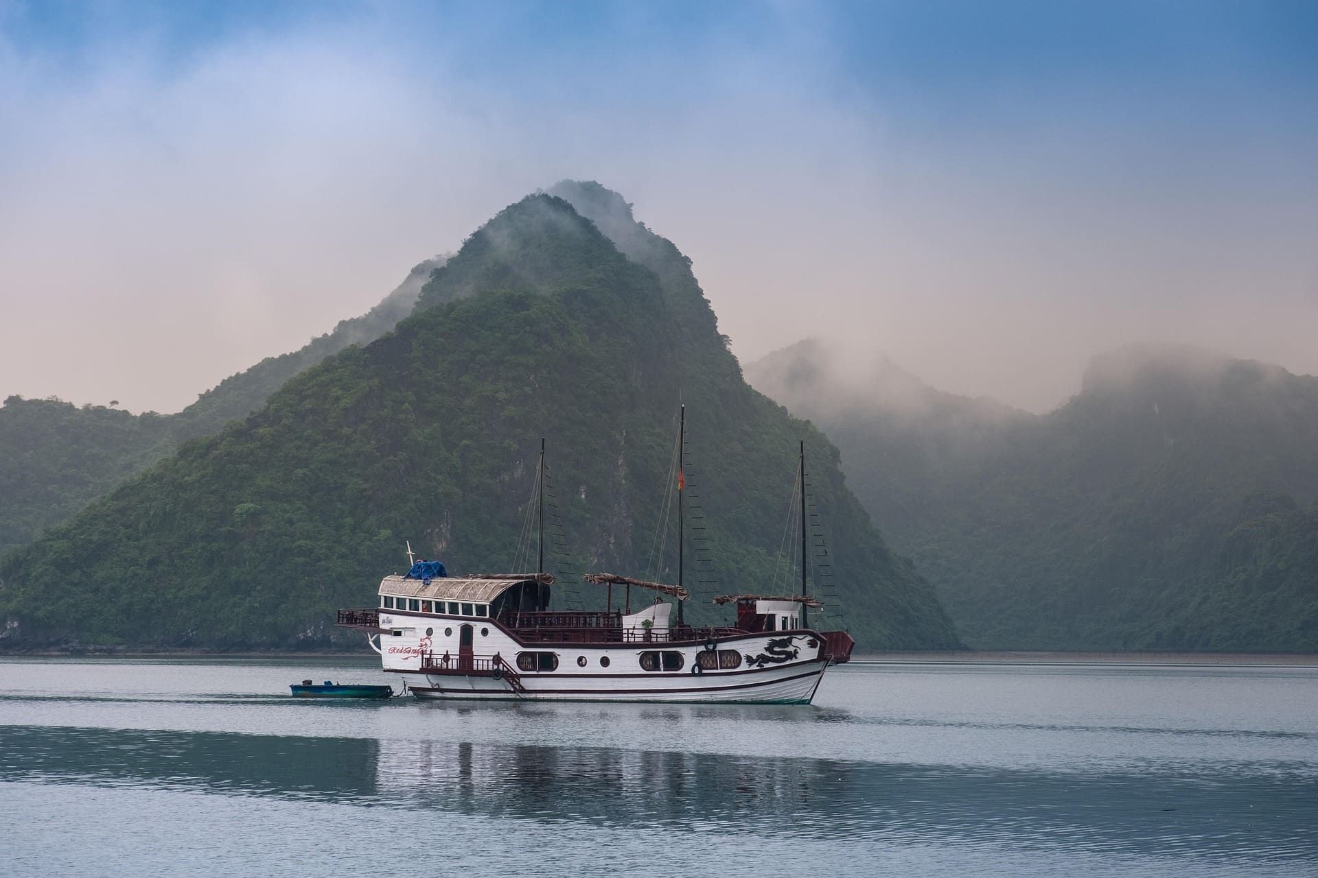 private ha long bay tours banner