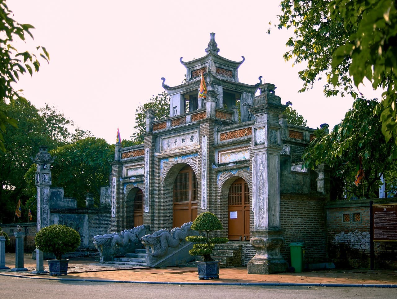 hanoi half a day tour through ancient pagodas