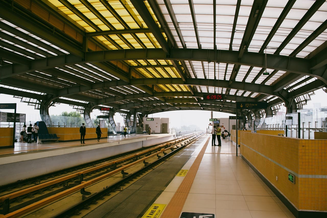 hanoi metro train above the ground